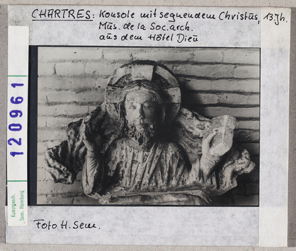 Vorschaubild Chartres: Hôtel Dieu, Konsole mit segnendem Christus 